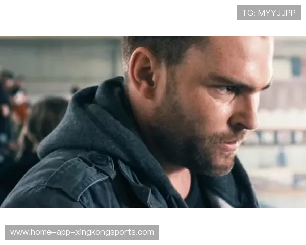 冰球队史级冲突爆发，拳头飞舞如动作电影